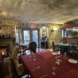 La Grotta On Main