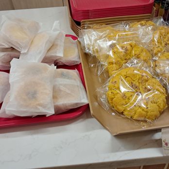 Luna By Sheng Mary - Pastries - Bakeries Near Me - New York, New York Luna By Sheng Mary - Pastries - Bakeries Near Me - New York, New York