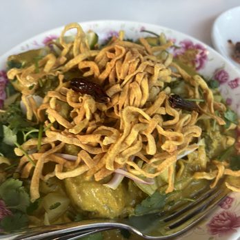 Lom Wong - Kaho soi gai - Thai Near Me - Phoenix, Arizona Lom Wong - Kaho soi gai - Thai Near Me - Phoenix, Arizona