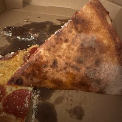 Great, crunchy thin crust pizza.