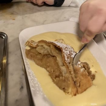 Cafe Hawelka - Apple Strudel - Cafes Near Me - Vienna, 9 Cafe Hawelka - Apple Strudel - Cafes Near Me - Vienna, 9