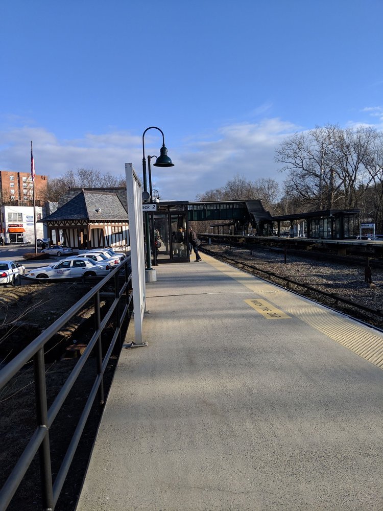 HARTSDALE TRAIN STATION Public Transportation 1 East Hartsdale Ave