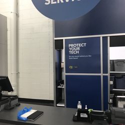 Best Buy - Stood here for a while because no one works here?