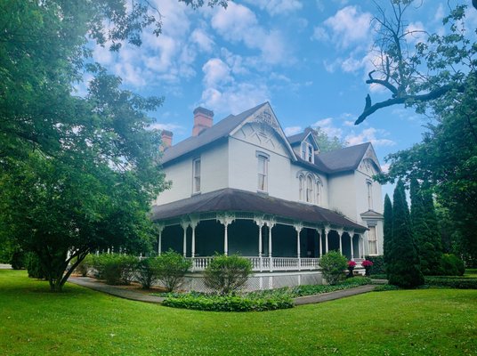 Falcon Rest Mansion & Gardens by null