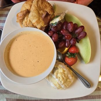 Tree House - 1/2 soup and sandwich are available. - Antiques Near Me - Avon, Ohio