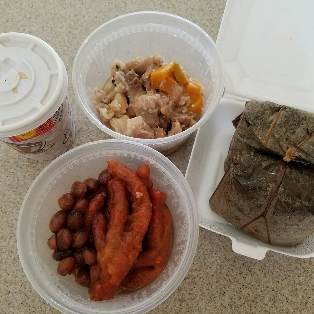 Corner 28 - Sticky rice w/chicken, steamed chicken feet & spare ribs w/a free milk tea - Chinese Near Me - Flushing, New York Corner 28 - Sticky rice w/chicken, steamed chicken feet & spare ribs w/a free milk tea - Chinese Near Me - Flushing, New York