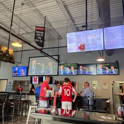Florida Wing Factory - It's so loud in here