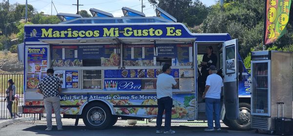 Mariscos Mi Gusto Es by null