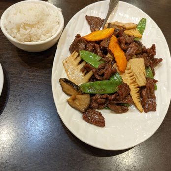 Chengdu Gourmet - Beef with black mushrooms - Chinese Near Me - Pittsburgh, Pennsylvania