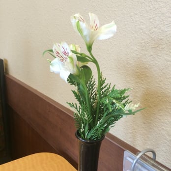 Chick-fil-A - Table flower - Fast Food Near Me - Irondale, Alabama