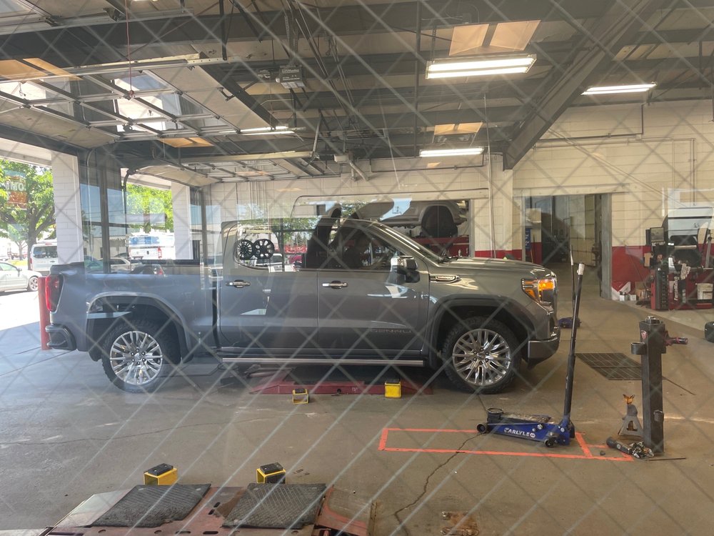 LES SCHWAB TIRE CENTER Updated July 2024 53 Reviews 1850 S Cole
