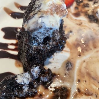 Upstairs Bar & Lounge - Molten lava cake - Lounges Near Me - Houston, Texas