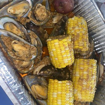 Cajun Deli - Pound of Green Mussel (xtra potatoes and corn) - Cajun/Creole Near Me - Brooklyn Park, Minnesota