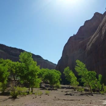 Canyon de Chelly National Monument - A view from the Canyon floor - Parks Near Me Canyon de Chelly National Monument - A view from the Canyon floor - Parks Near Me