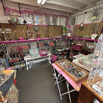 Bert’s Vintage Treasures - Flea Markets Near Me - Price, Utah Bert’s Vintage Treasures - Flea Markets Near Me - Price, Utah