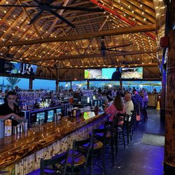 Ocean Breeze Bar and Grill - Welcoming design