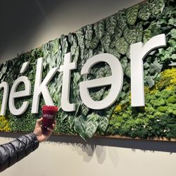 Nekter Juice Bar - Seating area