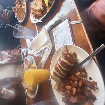 Thunderbird Cafe - Wild Wing Andre The Giant Farmers Market Omelet Breakfast Burrito - Breakfast & Brunch Near Me - McGaheysville, Virginia