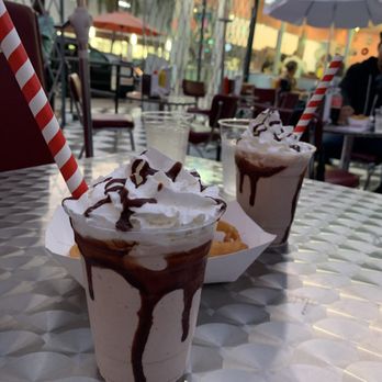 Peach Pit Pop Up - Pretty presentation for plastic cups. They probably have a Costco sized soft serve in the back! - Pop-Up Restaurants Near Me - Los Angeles, California