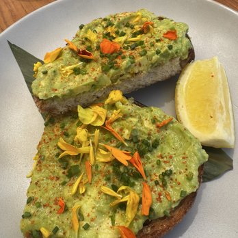 Belles Beach House - avocado toast - Tiki Bars Near Me - Venice, California