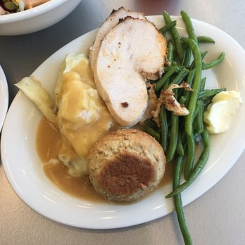 Crossroads - Yummy turkey plate with freshly carved turkey, green beans, roll and mashed potatoes with gravy - Buffets Near Me - Berkeley, California