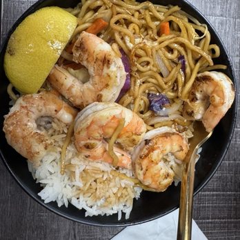 El Chingon Hibachi - Steamed rice bowl with noodles and shrimp. Only 5 shrimp! - Teppanyaki Near Me - Corona, California El Chingon Hibachi - Steamed rice bowl with noodles and shrimp. Only 5 shrimp! - Teppanyaki Near Me - Corona, California