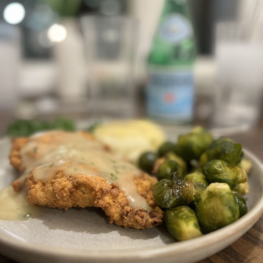 East Main Kitchen - Fried Chicken and Gravy - American Near Me - Baltic, Ohio East Main Kitchen - Fried Chicken and Gravy - American Near Me - Baltic, Ohio
