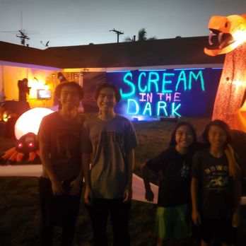 Scream In The Dark Haunted Maze