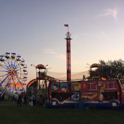 Tulelake Butte Valley Fair - Rides were becoming packed as the evening became night