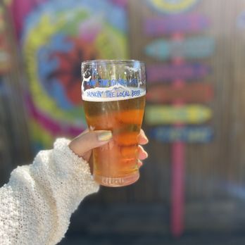 Florida Keys Brewing - a hand holding a pint of beer - Breweries Near Me - Islamorada, Florida Florida Keys Brewing - a hand holding a pint of beer - Breweries Near Me - Islamorada, Florida