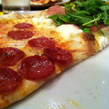 Delfino Pizzeria - looks better than it was! - Pizza Near Me - London, XGL