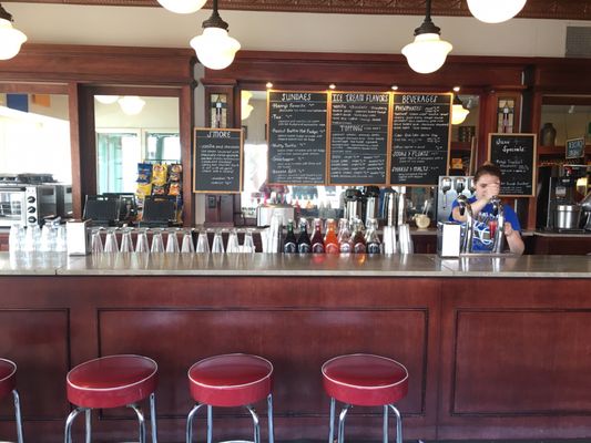 Clinton's Soda Fountain by null