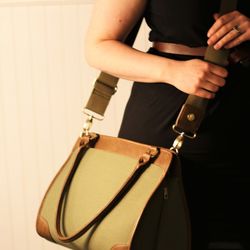 Bustin' Out Boutique - Purses, backpacks and more!