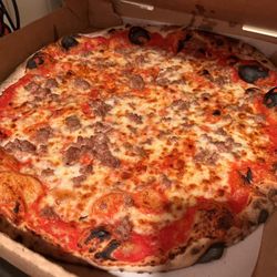 Max and Leo’s Artisan Pizza - Sudbury - Sausage pizza