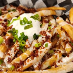 Mak's Pub & Grill - Cheese fries