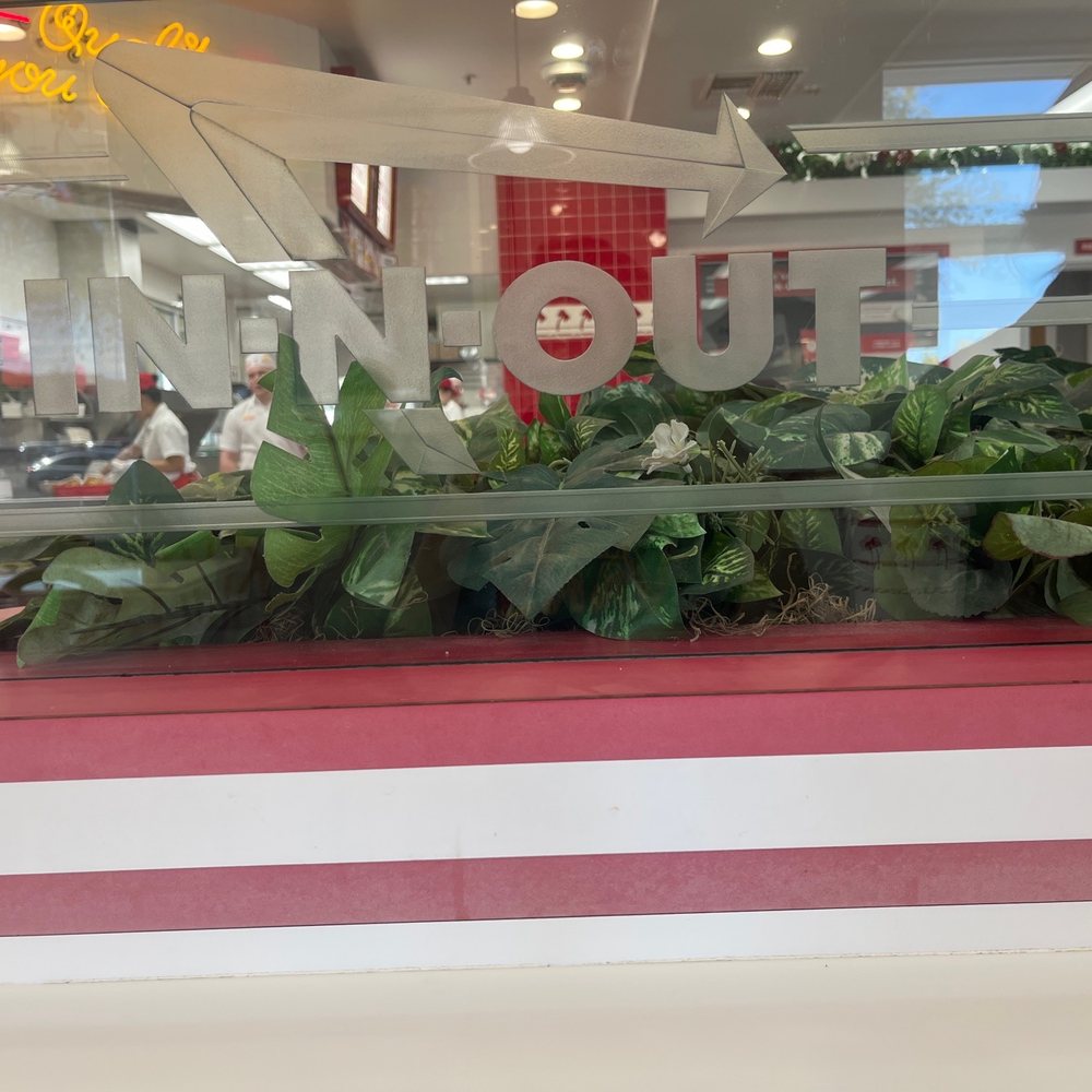 In-N-Out Burger - nice plants! - Fast Food Near Me - Gilbert, Arizona In-N-Out Burger - nice plants! - Fast Food Near Me - Gilbert, Arizona