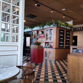 Cafe Landwer - Cafes Near Me - Brighton, Massachusetts