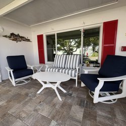 Patio Showcase - St. Catherine by Telescope Casual Furniture
Frame-Snow
Fabric(Solid)-Canvas Navy
Fabric(Striped)-Ally Coastal