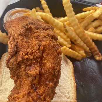 Dave's Hot Chicken - Dave's #3 1 Tender & 1 Slider w/ Fries - Chicken Shop Near Me - Orlando, Florida