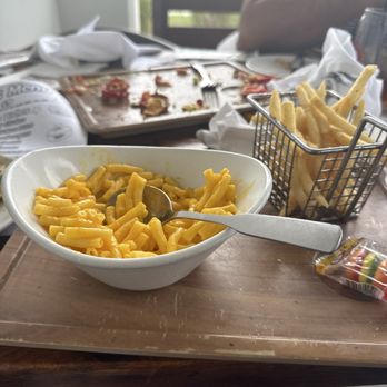 Finney's Crafthouse - Camarillo - Look at how beautiful this mac & cheese looks - New American Near Me - Camarillo, California