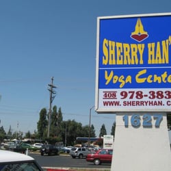 Sherry Han Yoga - Sign from the street - next to Citti's Florist