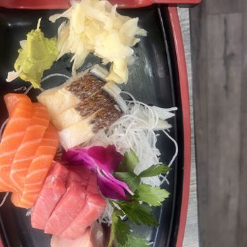 Sushi Momoyama - Combo Sashimi - Sushi Bars Near Me - Concord, California Sushi Momoyama - Combo Sashimi - Sushi Bars Near Me - Concord, California