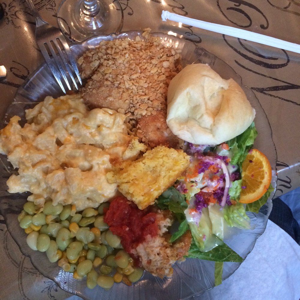 The Ivy House Restaurant - Krispy Chicken, Mac and cheese, salad, dinner roll, corn bread, and their vegetable of the day (lima beans and corn). - Southern Near Me - Williston, Florida