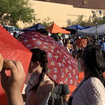 Sun Bowl - Eager concert-goers waiting in line with umbrellas as the hot sun beat down on everyone - Stadiums & Arenas Near Me - El Paso, Texas Sun Bowl - Eager concert-goers waiting in line with umbrellas as the hot sun beat down on everyone - Stadiums & Arenas Near Me - El Paso, Texas
