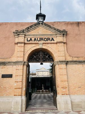 Fabrica la Aurora by null