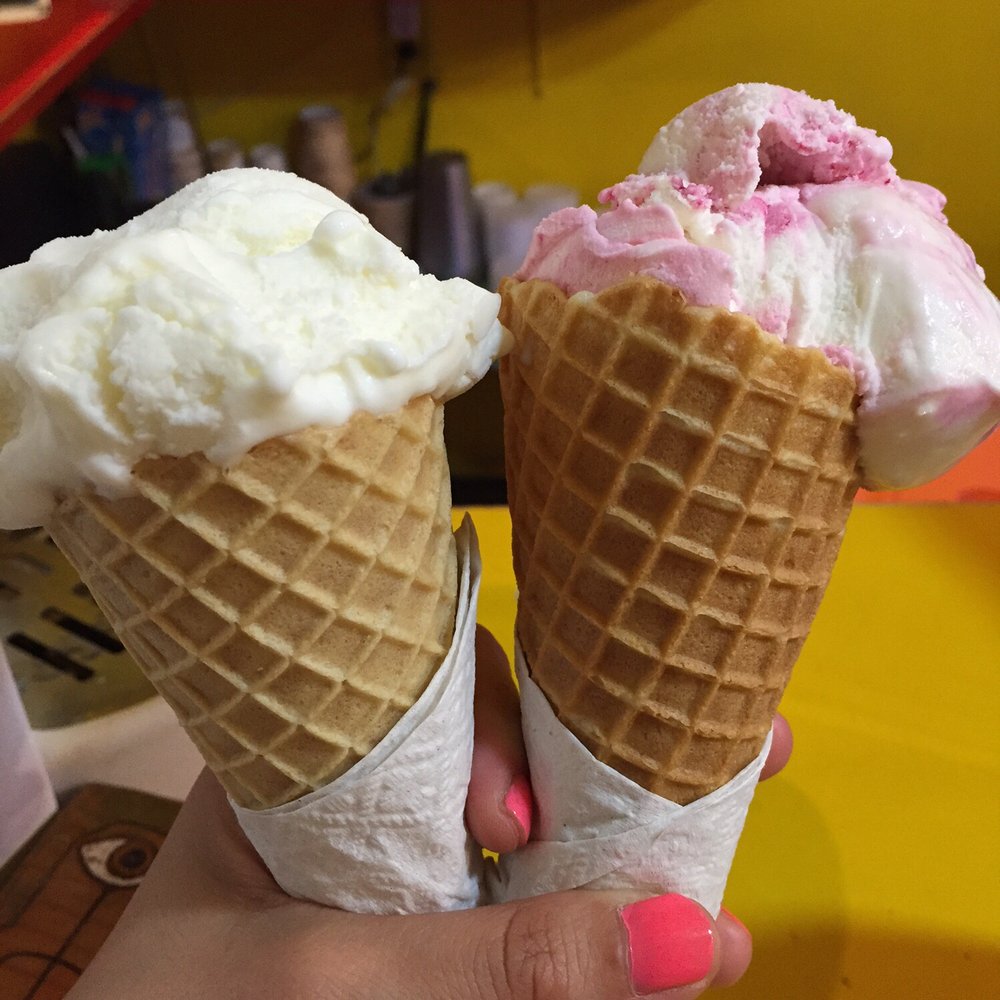 Coco and cheesecake flavors on cones! Coco and cheesecake flavors on cones!
