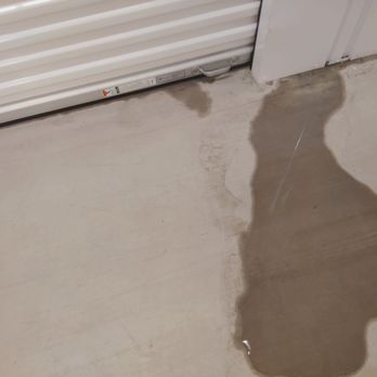 Extra Space Storage - Rain water leaking into the unit and into the hallway. - Self Storage Near Me - Houston, Texas