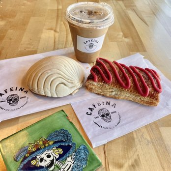 Cafeina Cafe - Canela y Piel oatmilk latte - Cafes Near Me - San Diego, California Cafeina Cafe - Canela y Piel oatmilk latte - Cafes Near Me - San Diego, California