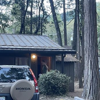 Cave Springs Resort - Room 10 - Hotels Near Me - Dunsmuir, California