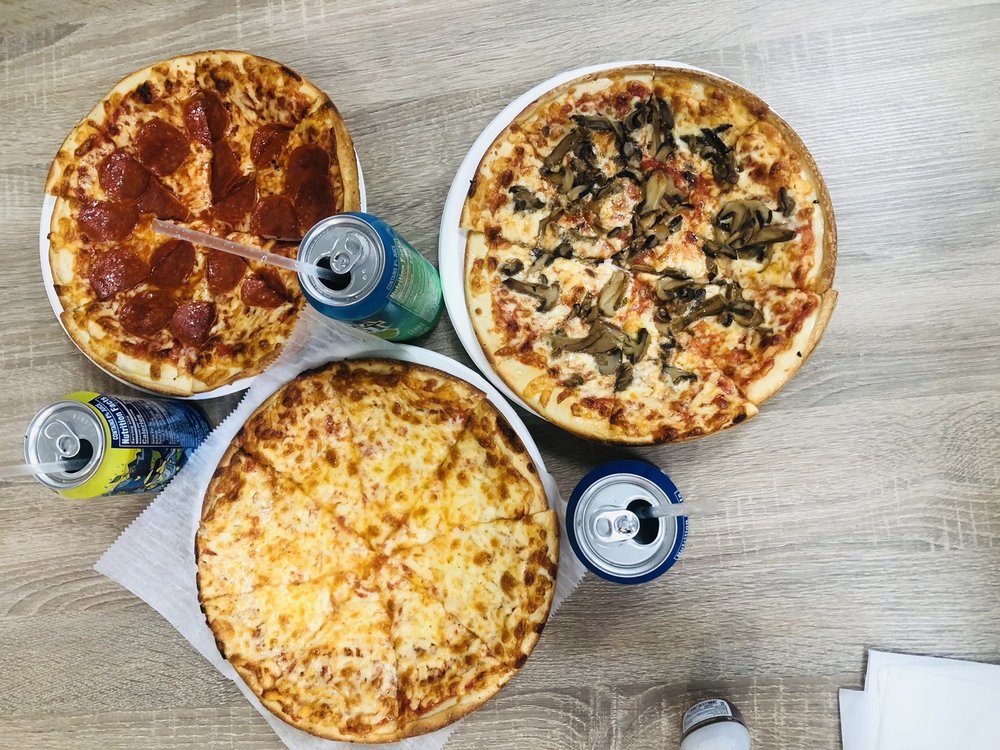 SINGAS FAMOUS PIZZA Updated October 2024 87 Photos & 101 Reviews